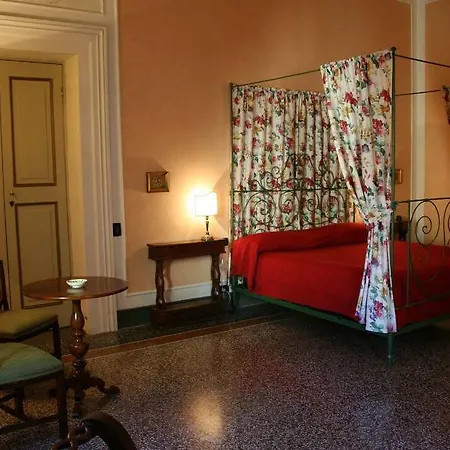 Bed and Breakfast Palazzo Tucci Residenza D'Epoca Lucca Habitación foto
