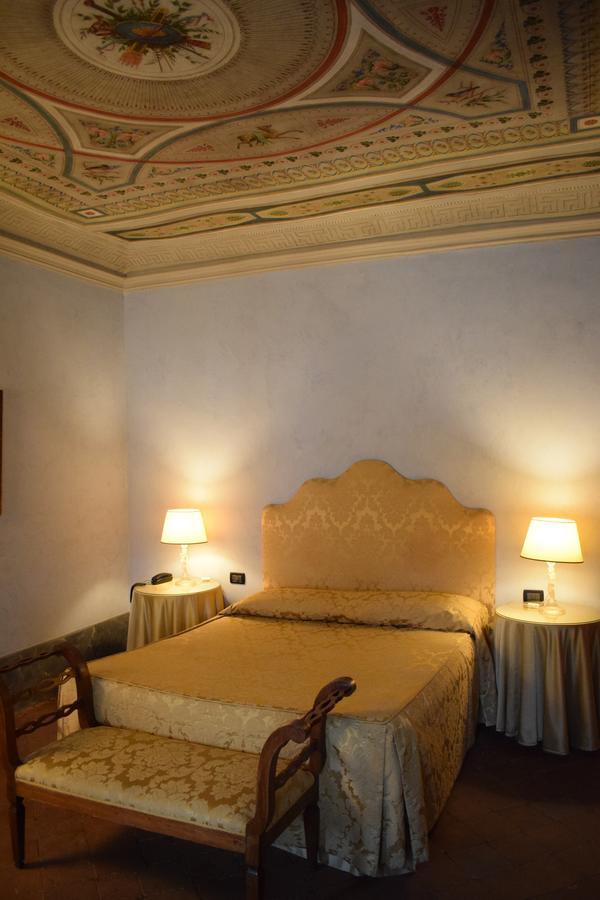 Palazzo Tucci Residenza D'epoca Bed & Breakfast 4*